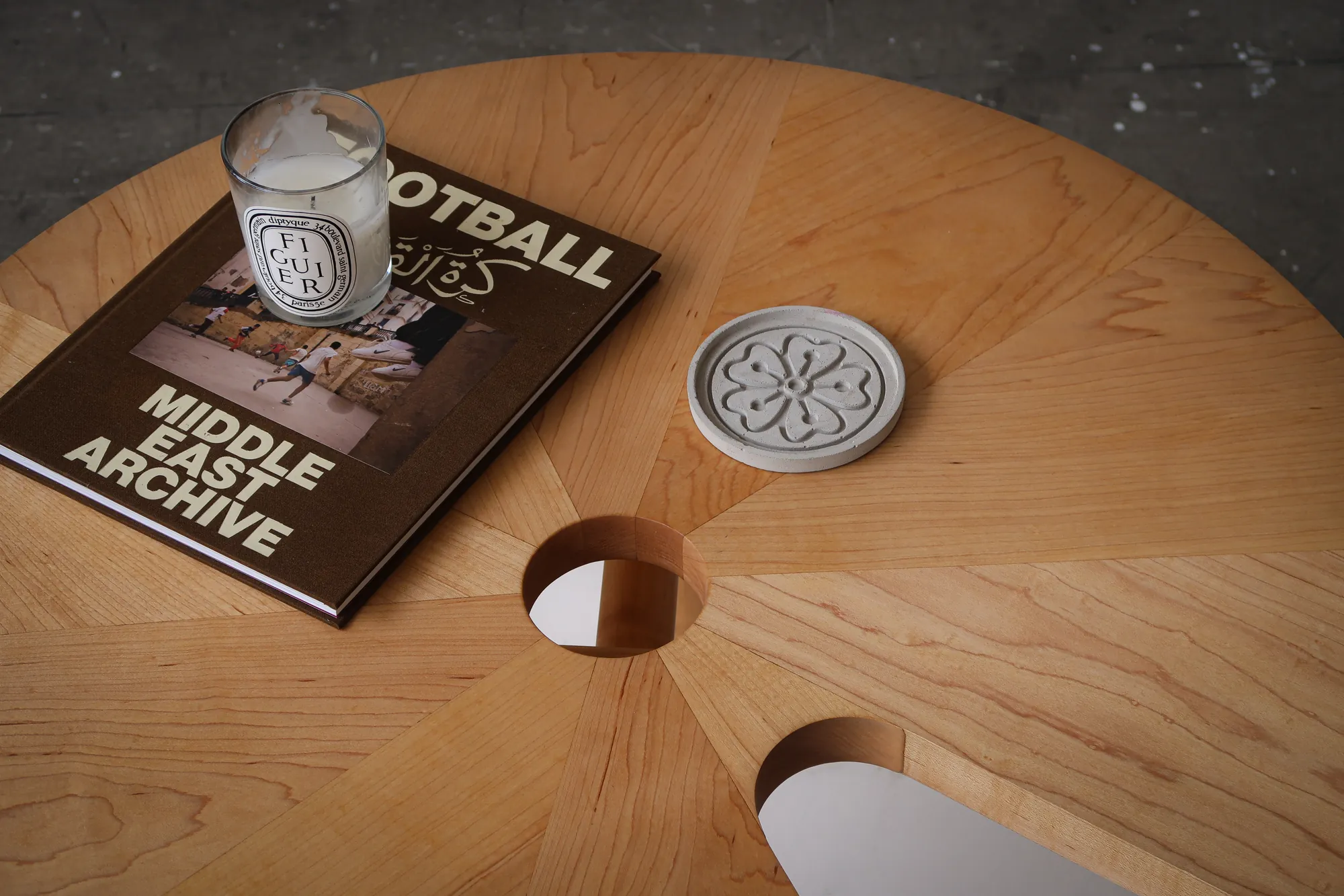 The fanned wood grain and the opening at the center