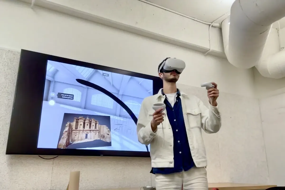 Sketching Petra in VR